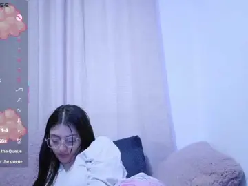 Lesliee22  live sex cam