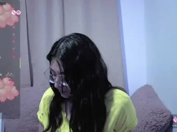 Lesliee22  live sex cam