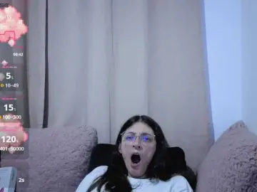 Lesliee22  live sex cam