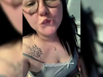 Alica28  live sex cam