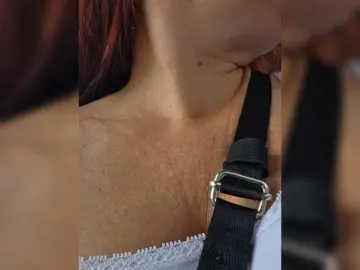 Flirt-Red  live sex cam
