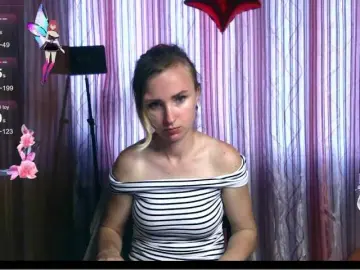 HarleyWid  live sex cam