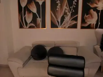 IsabellaMoretti  live sex cam