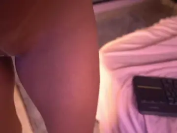 IzzyWild  live sex cam