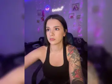 LoraLaraX  live sex cam