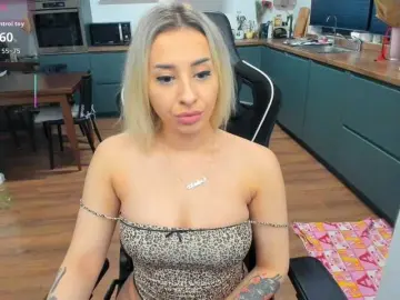 Cherrybams  live sex cam