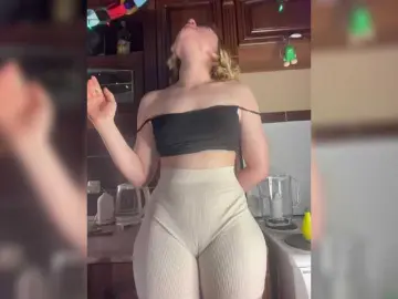 A-Huli  live sex cam