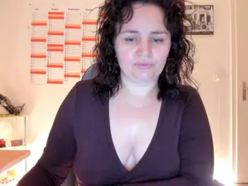 Elieen2  live sex cam