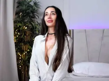 MiriamFoxx  live sex cam