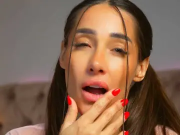 MiriamFoxx  live sex cam