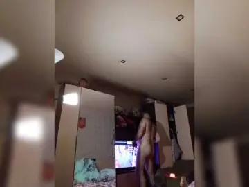 Yullia25  live sex cam