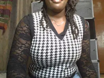 Luckybitch  live sex cam