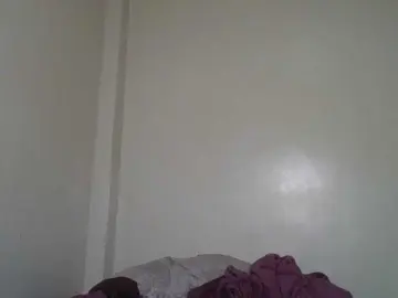 Luckybitch  live sex cam