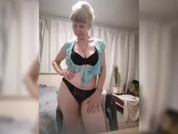 Yscromnay  live sex cam