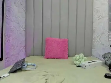 AlexaFoxy18  live sex cam