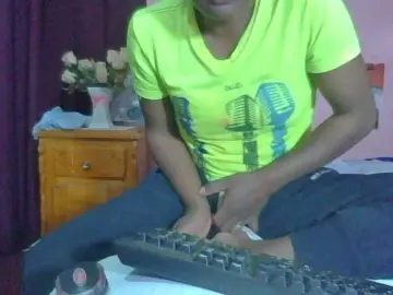 Raissa-Suan  live sex cam