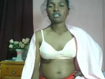 Raissa-Suan  live sex cam