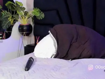 Foxy-Katt  live sex cam