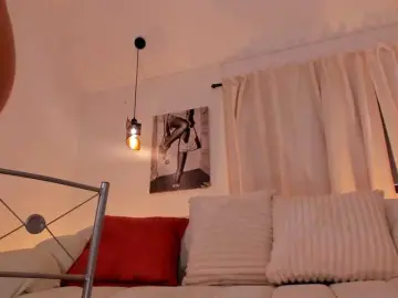 IsabellaLux-  live sex cam