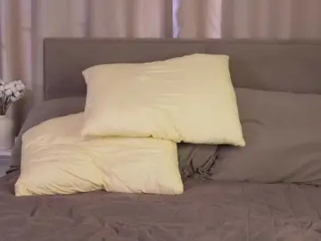 SheOnShe  live sex cam