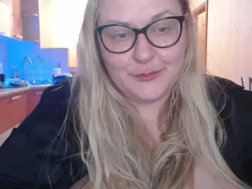 WifeyNusha  live sex cam