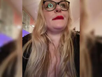 WifeyNusha  live sex cam