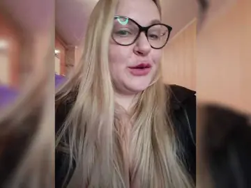 WifeyNusha  live sex cam