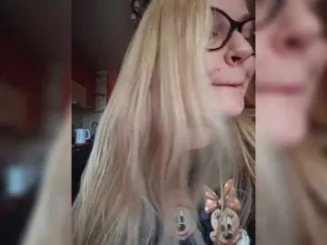 WifeyNusha  live sex cam