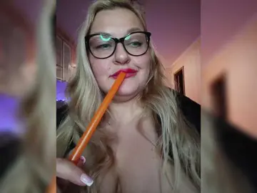 WifeyNusha  live sex cam