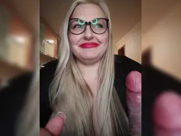 WifeyNusha  live sex cam
