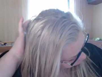 WifeyNusha  live sex cam