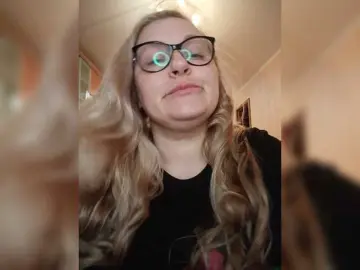 WifeyNusha  live sex cam
