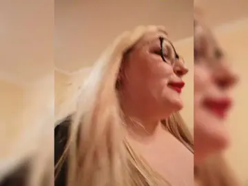 WifeyNusha  live sex cam