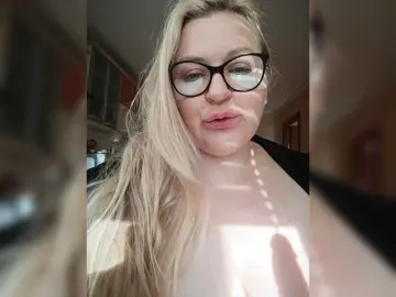 WifeyNusha  live sex cam