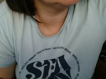 Luci22  live sex cam