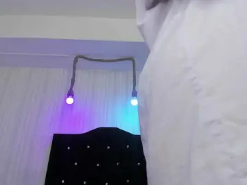 Nickypop  live sex cam