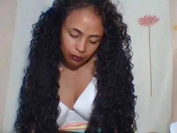 Prettygirls11  live sex cam