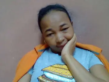 Tryciah1a  live sex cam