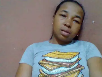 Tryciah1a  live sex cam