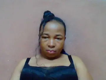 Tryciah1a  live sex cam