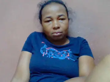 Tryciah1a  live sex cam