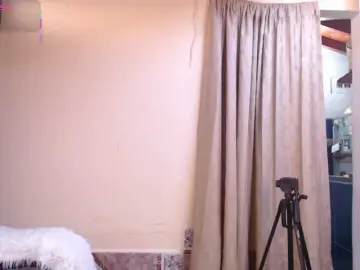 EmmaHenderson  live sex cam