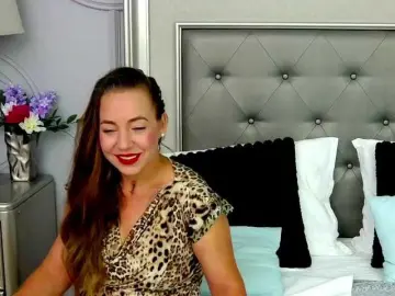 LauraSnow  live sex cam