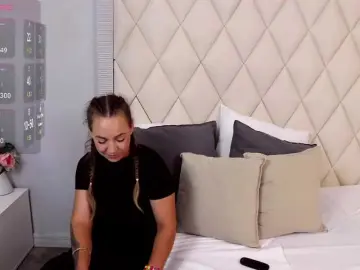 LauraSnow  live sex cam