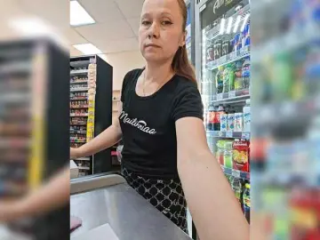 Misslyolika  live sex cam