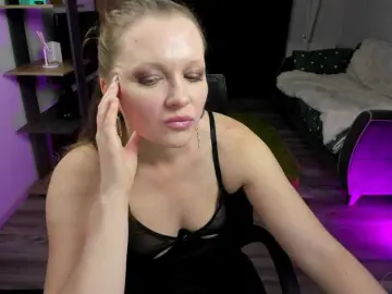 StrippingLady  live sex cam