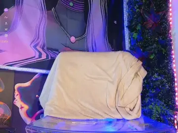 Hazekiss  live sex cam