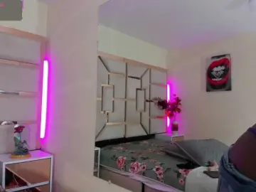 Mila-fosterr  live sex cam