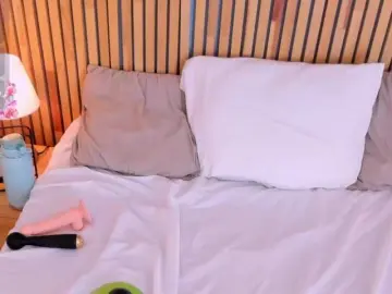 BigBeautifulMia  live sex cam