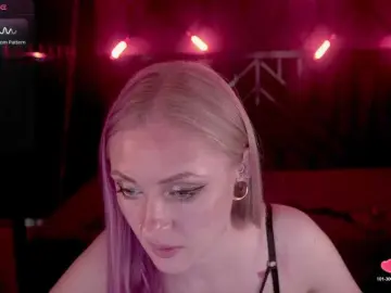 DramaQuenns  live sex cam